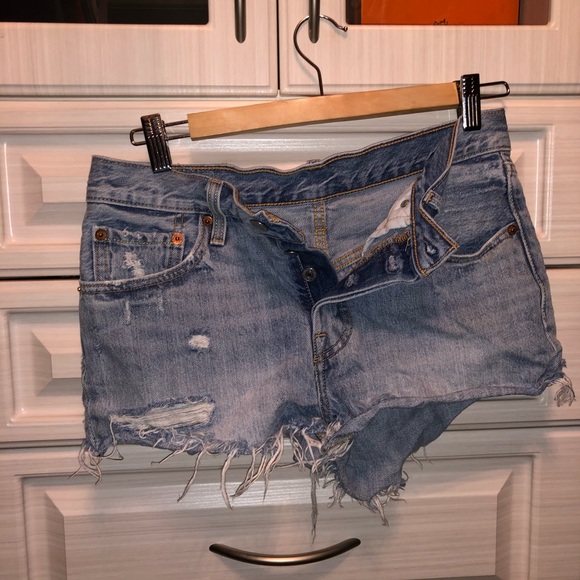 Levi 501 shorts SOLD - Picture 2 of 3